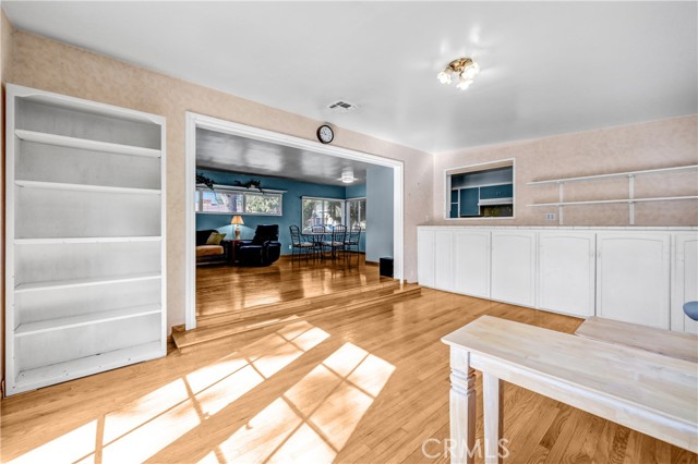 Detail Gallery Image 11 of 25 For 5906 Colbath, Valley Glen,  CA 91401 - 3 Beds | 2 Baths