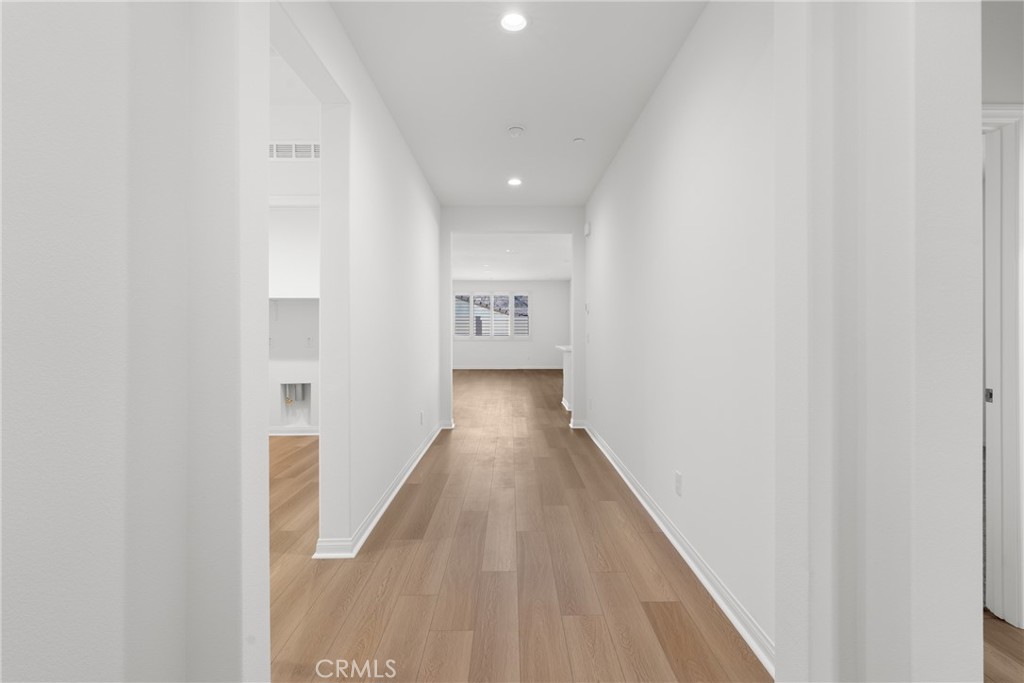 https://media.crmls.org/medias/f9f78eb6-c592-4435-abb9-d6626f683e60.jpg?preset=X-Large