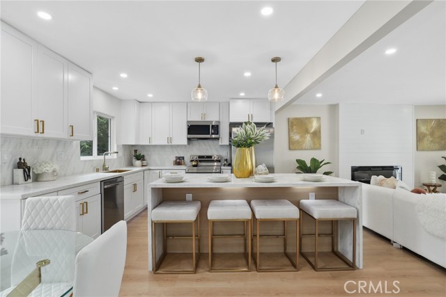 Detail Gallery Image 10 of 34 For 12635 Dorina Pl, Granada Hills,  CA 91344 - 5 Beds | 3/1 Baths