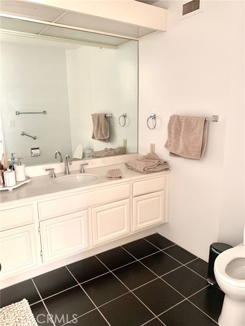 Detail Gallery Image 16 of 18 For 222 Monterey Rd #104,  Glendale,  CA 91206 - 2 Beds | 2/1 Baths