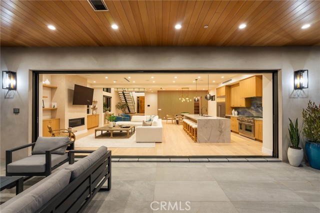 1721 Oak Avenue, Manhattan Beach CA: https://media.crmls.org/medias/f9f8148d-413b-4dc4-add9-8b76f03e2c83.jpg