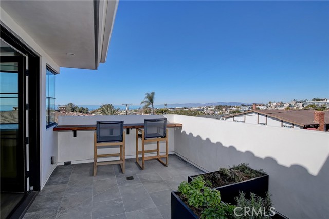 825 Highview Avenue, Manhattan Beach, California 90266, 4 Bedrooms Bedrooms, ,3 BathroomsBathrooms,Residential,Sold,Highview,SB21239837