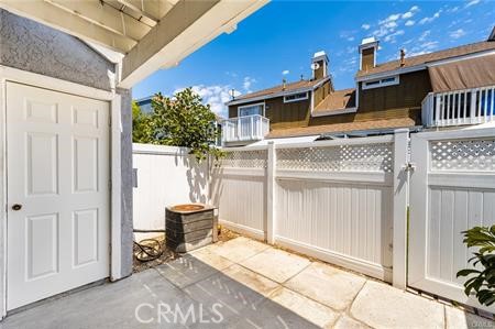 61 Dogwood Lane, Aliso Viejo CA: https://media.crmls.org/medias/f9fa72f2-27a5-4ab6-b3ae-6e4933e583cc.jpg