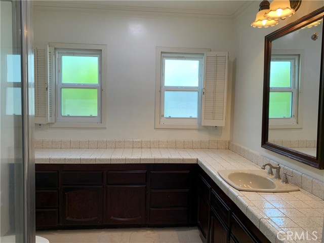 220 Laurel Avenue, Arcadia CA: https://media.crmls.org/medias/f9fab85c-e131-4ac2-8c03-d1d7c194b213.jpg