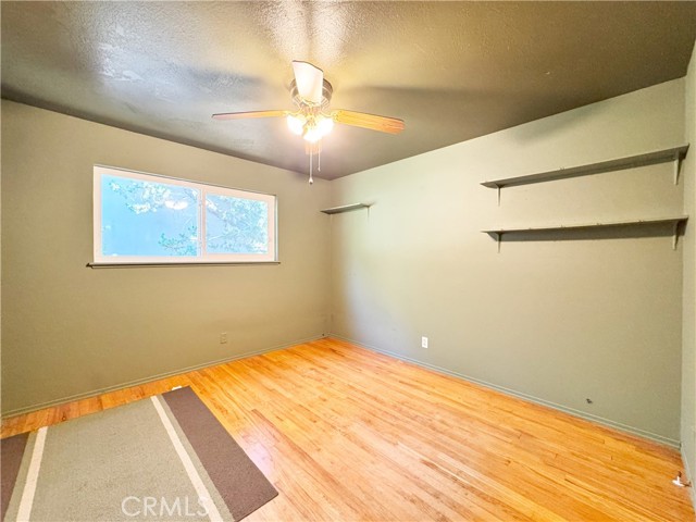 1041 Golden Gate Avenue, Dos Palos CA: https://media.crmls.org/medias/f9faeaa2-3644-490f-b016-d92d42328a4e.jpg
