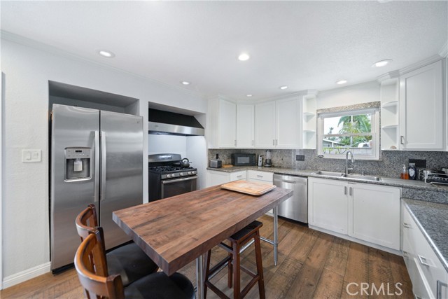 Detail Gallery Image 9 of 24 For 9611 Albacore Dr, Huntington Beach,  CA 92646 - 4 Beds | 2 Baths