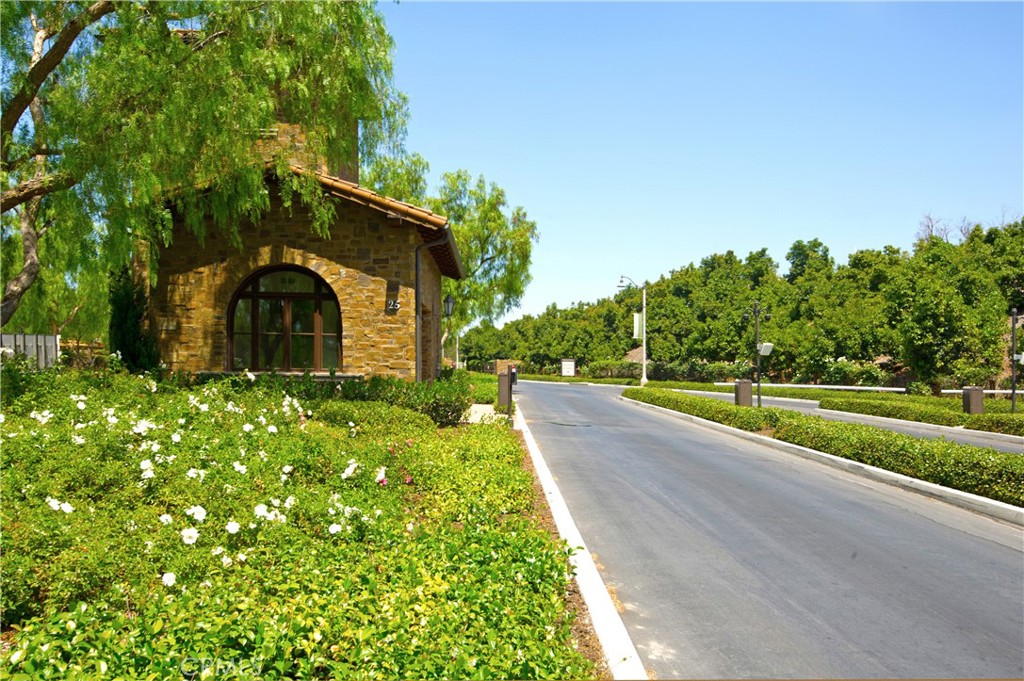 https://media.crmls.org/medias/f9fc1389-af00-4917-bb5d-34949e49f236.jpg?preset=X-Large