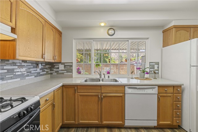 Detail Gallery Image 22 of 57 For 26817 Oak Branch Cir, Newhall,  CA 91321 - 2 Beds | 2 Baths