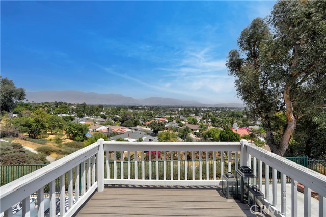 11930 Edgecliff Avenue, Sylmar CA: https://media.crmls.org/medias/f9fc6a09-3e98-4737-addd-00846a864d59.jpg
