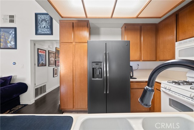 Detail Gallery Image 15 of 43 For 13144 Bromont, Sylmar,  CA 91342 - 2 Beds | 2 Baths