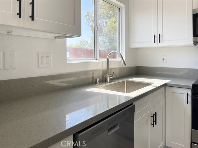 10779 Begonia Street, Adelanto CA: https://media.crmls.org/medias/f9fe3ab0-f2bd-4c4a-9d47-423bb544dfd5.jpg