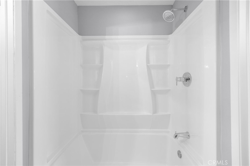 https://media.crmls.org/medias/f9ff8d13-7a6f-4972-b1ba-ac0180c189d1.jpg?preset=X-Large