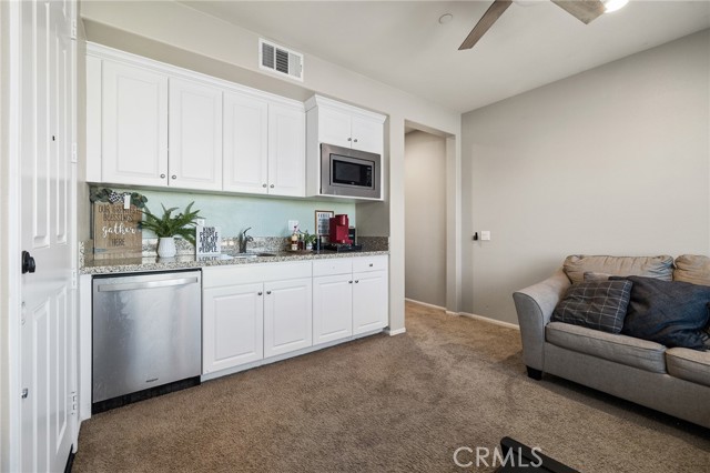 Detail Gallery Image 14 of 22 For 11765 Kirkland, Victorville,  CA 92392 - 4 Beds | 3/1 Baths