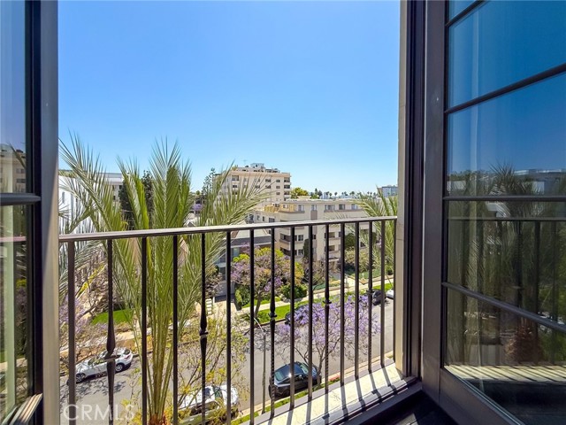443 N Palm Drive, Beverly Hills CA: https://media.crmls.org/medias/fa00dd75-2cd1-494e-ac23-f58aae5705a3.jpg
