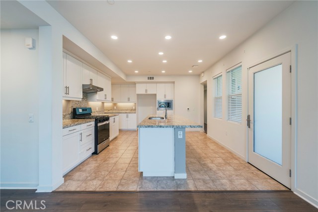 1100 Epic, Irvine CA: https://media.crmls.org/medias/fa010423-33f2-4749-a191-ced74d63286c.jpg