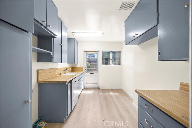 5188 VIllage Green, Los Angeles CA: https://media.crmls.org/medias/fa029bc9-0c3f-434c-a311-5ff4c692c040.jpg