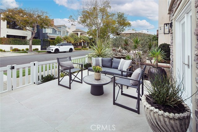 Detail Gallery Image 6 of 40 For 410 Acacia, Corona Del Mar,  CA 92625 - 2 Beds | 2 Baths