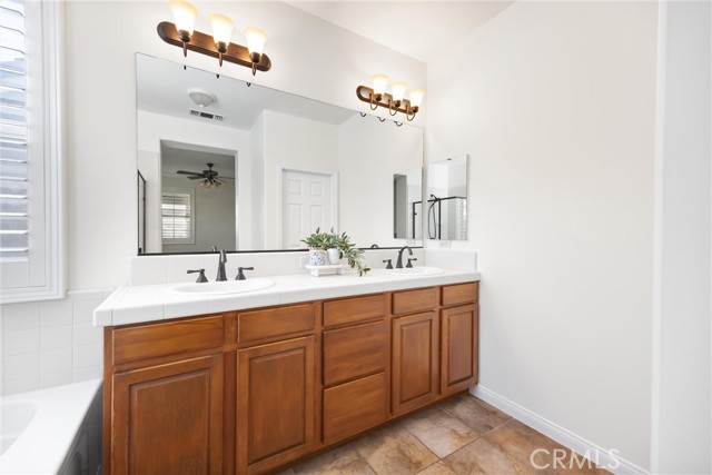 Detail Gallery Image 18 of 33 For 420 Hollyhill, Bakersfield,  CA 93312 - 3 Beds | 2 Baths