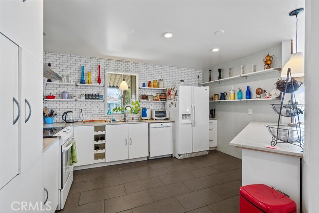 Detail Gallery Image 5 of 21 For 24303 Woolsey Canyon Rd #111,  West Hills,  CA 91304 - 2 Beds | 2 Baths