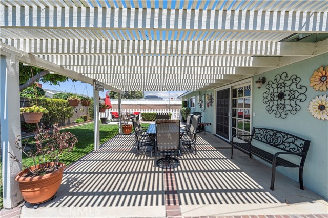 15291 Newcastle Lane, Huntington Beach CA: https://media.crmls.org/medias/fa03f5e2-6c55-4859-b8ae-a004fe442c65.jpg