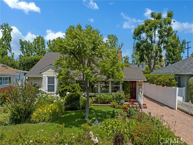 4854 Ranchito Avenue, Sherman Oaks CA: https://media.crmls.org/medias/fa0452f2-1aea-4882-94df-5d8102ff015c.jpg