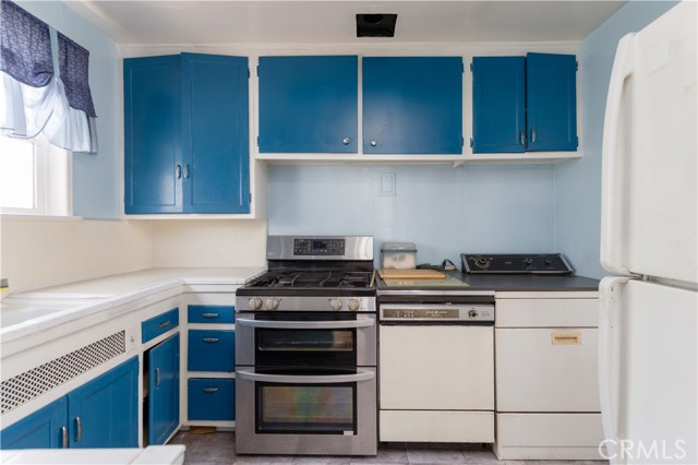 10314 S Wilton Place, Los Angeles CA: https://media.crmls.org/medias/fa048124-977b-43a4-9502-6773165fd1a6.jpg