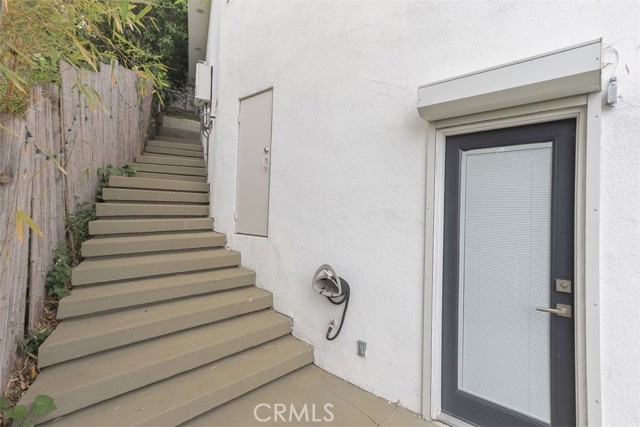 11354 Sunshine Terrace, Studio City CA: https://media.crmls.org/medias/fa0509bb-488a-42bd-a649-b918f49c7ae6.jpg