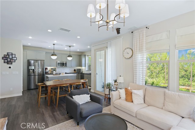 55 Fuchsia, Lake Forest CA: https://media.crmls.org/medias/fa053ec5-2396-4ed5-afca-8c6ce41670d9.jpg