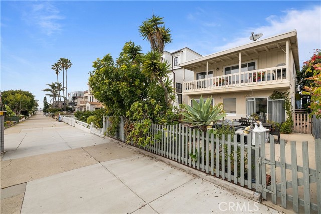 Detail Gallery Image 1 of 8 For 429 10th St, Manhattan Beach,  CA 90266 - – Beds | – Baths