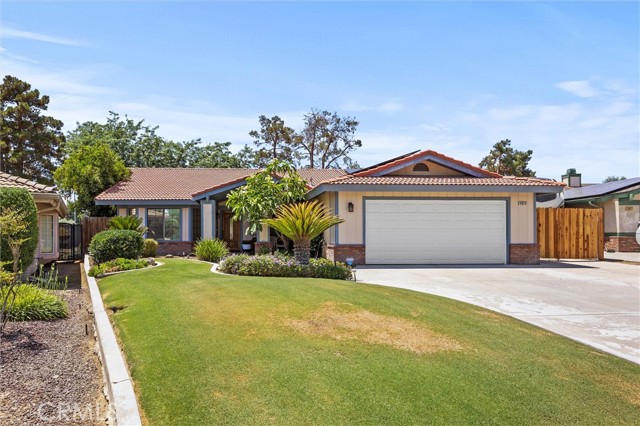 4913 Zapato Place, Bakersfield CA: https://media.crmls.org/medias/fa068802-4096-4198-a10d-261f2a18c6f2.jpg
