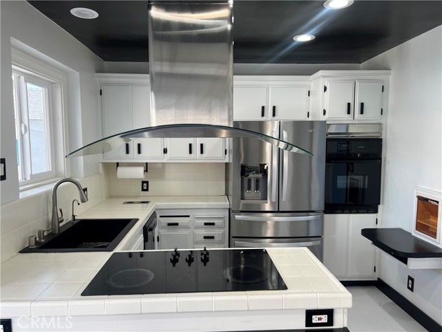 Detail Gallery Image 7 of 15 For 8414 Bleriot Ave, Los Angeles,  CA 90045 - 3 Beds | 3 Baths