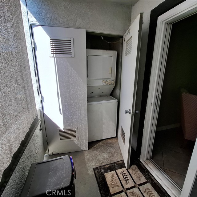 16377 Lakeshore Drive, Lake Elsinore CA: https://media.crmls.org/medias/fa07546c-1479-4f60-89d2-3908cdd3f218.jpg
