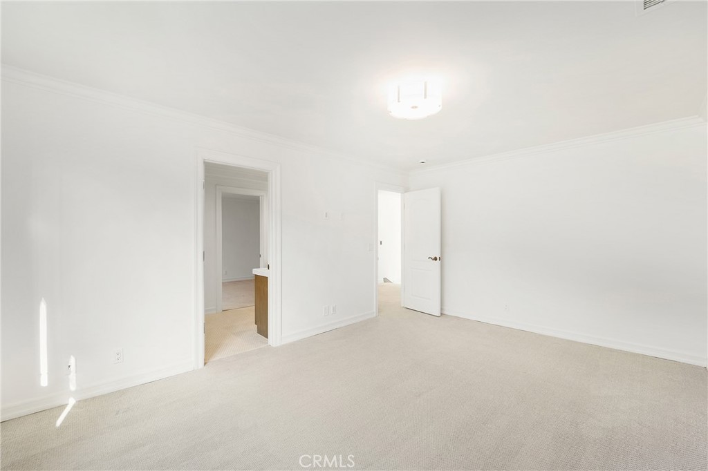 https://media.crmls.org/medias/fa077a92-2b68-4270-a641-4ff7039ad460.jpg?preset=X-Large