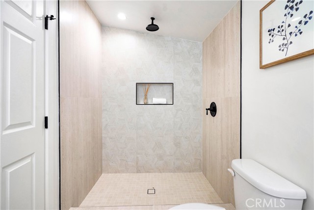 Detail Gallery Image 29 of 55 For 18324 Sylvan St, Tarzana,  CA 91335 - 4 Beds | 2 Baths