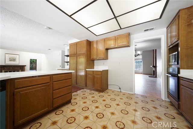 49 Village Loop Road, Pomona CA: https://media.crmls.org/medias/fa07e85c-d9e5-42d9-933a-f5e5b619edeb.jpg