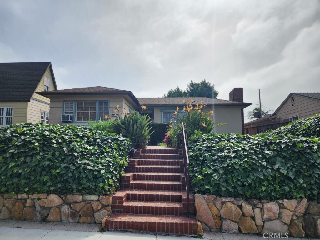 430 Santiago Avenue, Long Beach, CA 90814