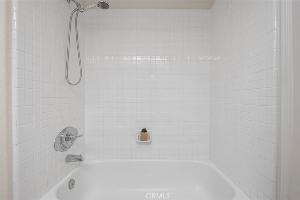 https://media.crmls.org/medias/fa08bfd0-93b9-4ab1-aefd-a7d9ac170e6e.jpg?preset=X-Large