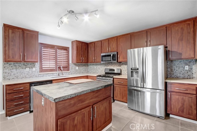 Detail Gallery Image 7 of 17 For 31757 Canyon Estates, Lake Elsinore,  CA 92532 - 3 Beds | 2/1 Baths