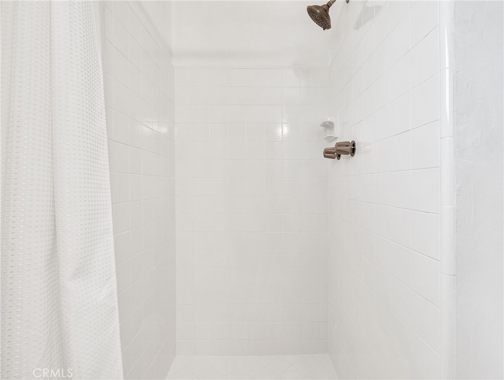 https://media.crmls.org/medias/fa09429f-ebe7-42d3-817e-28d56fe10354.jpg?preset=X-Large