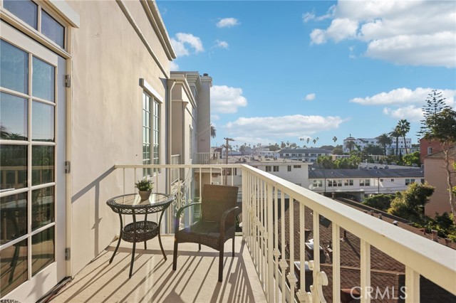 Detail Gallery Image 13 of 67 For 1040 4th #407,  Santa Monica,  CA 90403 - 3 Beds | 3/1 Baths