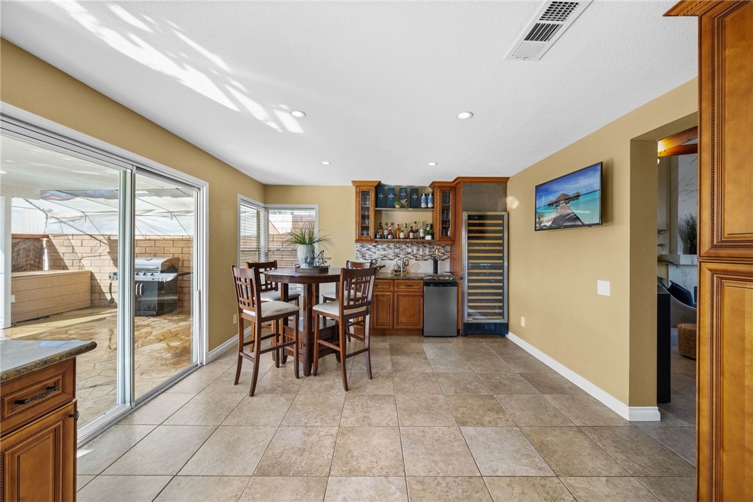 Detail Gallery Image 14 of 41 For 790 Silvestre Ct, Corona,  CA 92879 - 3 Beds | 2/1 Baths