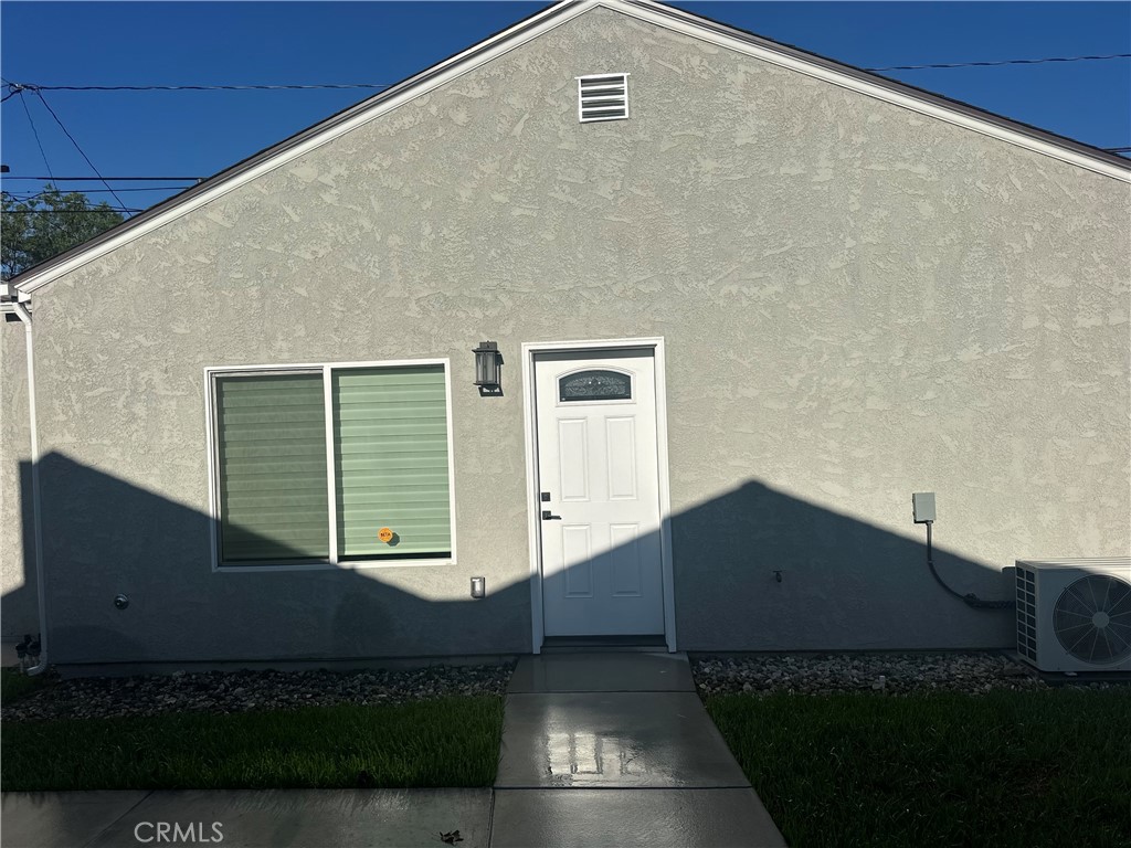 11439 Freer St — architectural residence