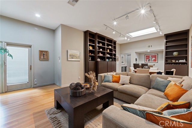 Detail Gallery Image 17 of 54 For 3601 Cananea, Encino,  CA 91436 - 6 Beds | 5/1 Baths