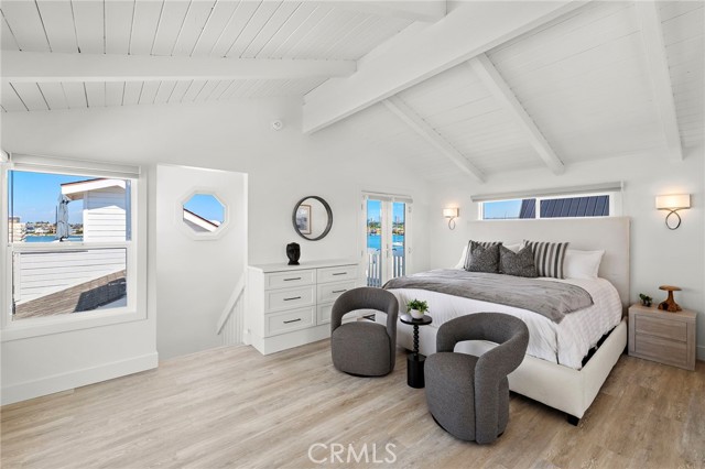 Detail Gallery Image 3 of 26 For 207 E Edgewater Ave #REAR,  Newport Beach,  CA 92661 - 2 Beds | 2 Baths