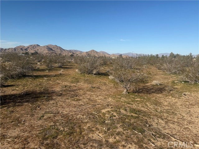 Detail Gallery Image 2 of 6 For 31020 Pawnee Rd, Lucerne Valley,  CA 92356 - – Beds | – Baths