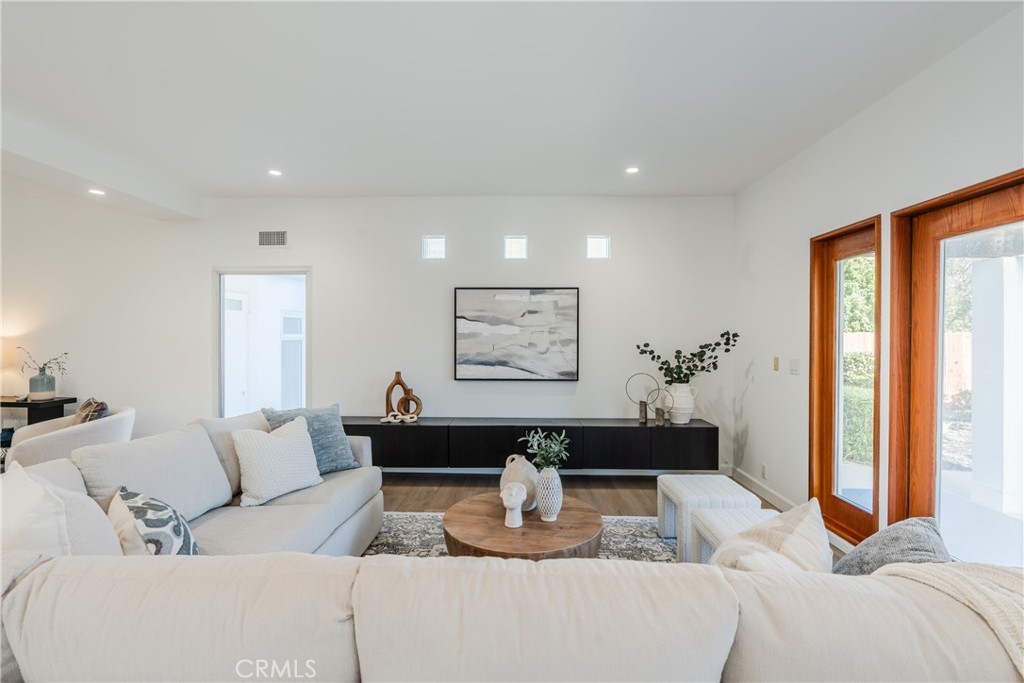 MLS #OC25245257 image #13