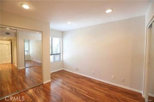 Detail Gallery Image 5 of 27 For 22100 Burbank, Woodland Hills,  CA 91367 - 1 Beds | 1 Baths