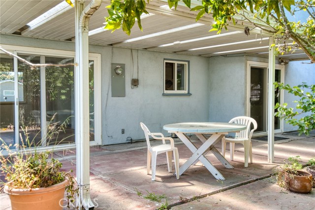 740 Walnut Lane, Santa Barbara CA: https://media.crmls.org/medias/fa0cd5a8-5bfc-4506-8116-94ab066a26a3.jpg