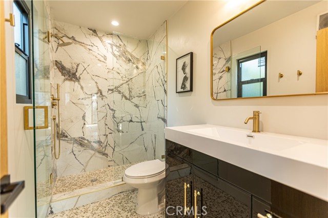 Detail Gallery Image 10 of 14 For 319 Heliotrope Ave, Corona Del Mar,  CA 92625 - 2 Beds | 2 Baths