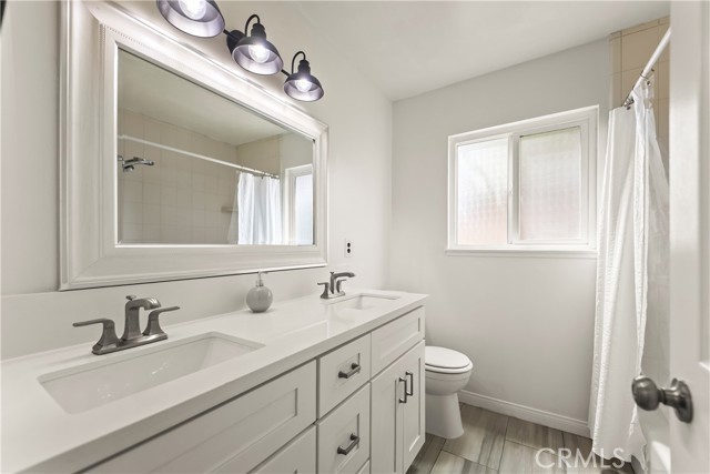 4922 Scenario Drive Drive, Huntington Beach CA: https://media.crmls.org/medias/fa109427-7ac3-459d-9f02-dcde7c7a59a8.jpg